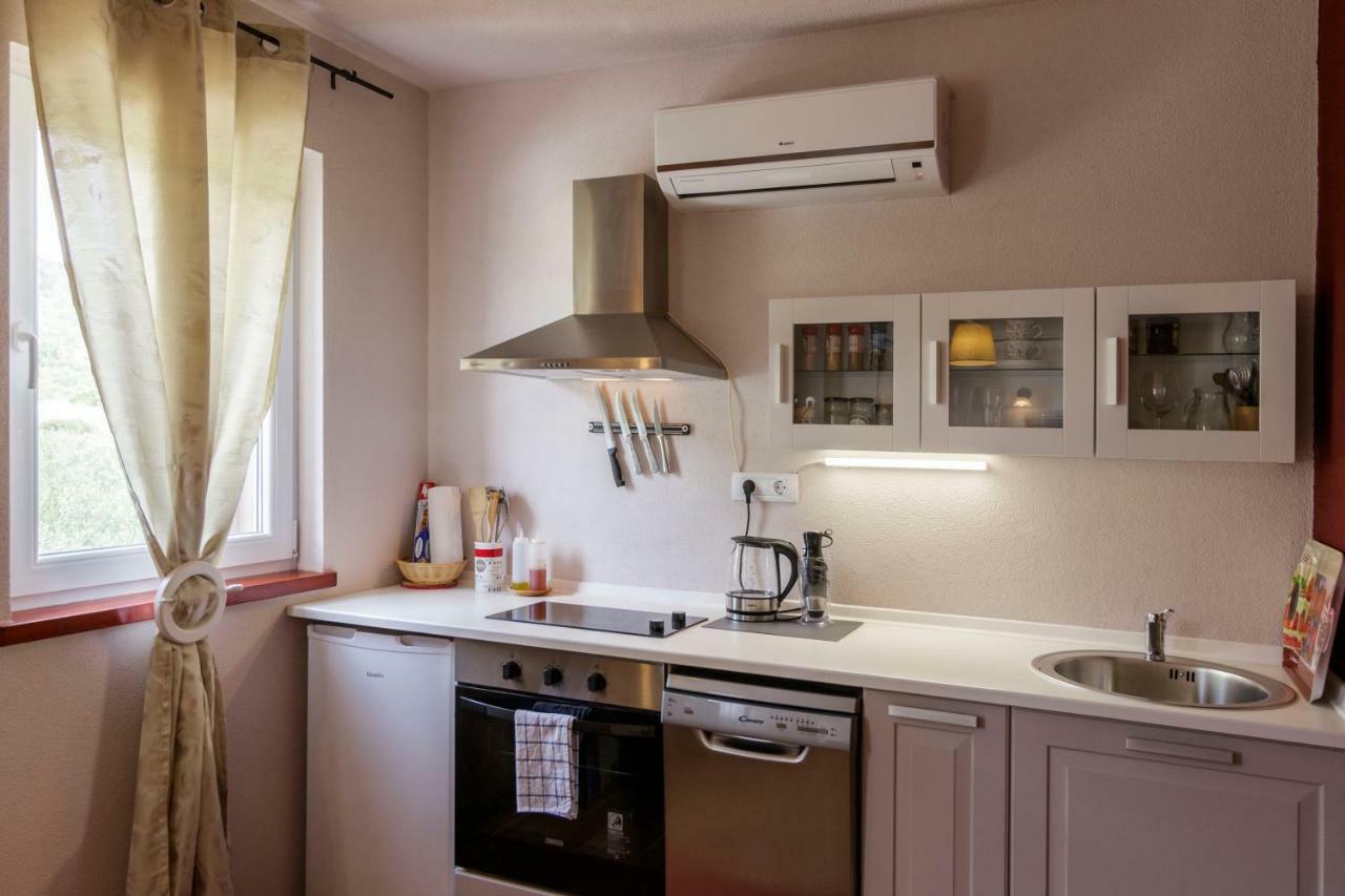 Apartments Mardesic Komiža Buitenkant foto