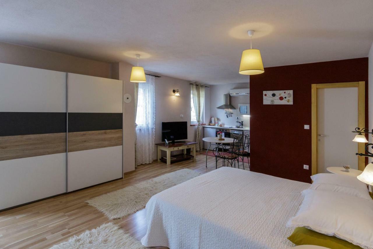 Apartments Mardesic Komiža Buitenkant foto